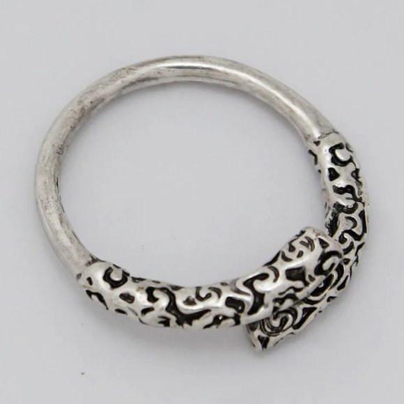 Silver Plated Geometric Design Oxidised Finger Ring - Picture 4 of 4